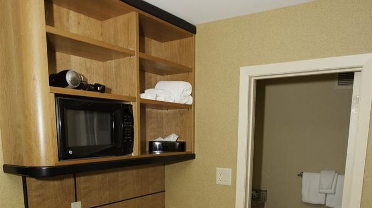 Mirabeau Park Hotel & Convention Center Suite