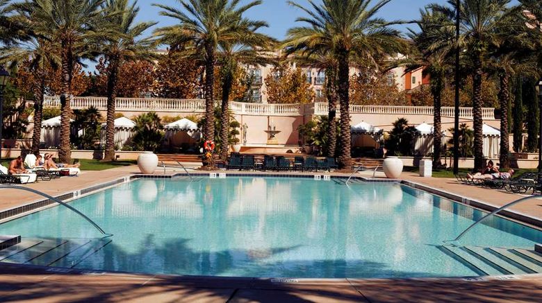 <b>Loews Portofino Bay Hotel at Universal Pool</b>. Images powered by <a href="https://iceportal.shijigroup.com/" title="IcePortal" target="_blank">IcePortal</a>.