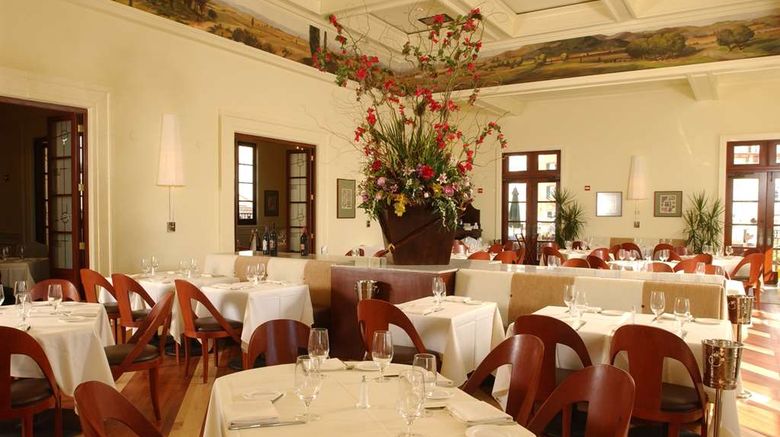 <b>Loews Portofino Bay Hotel at Universal Restaurant</b>. Images powered by <a href="https://iceportal.shijigroup.com/" title="IcePortal" target="_blank">IcePortal</a>.