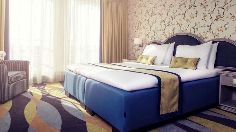 <b>Carlton Oasis Hotel Room</b>. Images powered by <a href="https://iceportal.shijigroup.com/" title="IcePortal" target="_blank">IcePortal</a>.