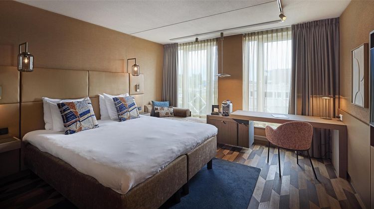 Carlton Oasis Hotel Room