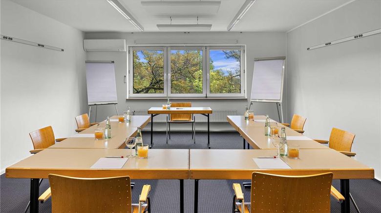 <b>Hotel Central Hof Partner of SORAT Hotel Meeting</b>. Images powered by <a href="https://iceportal.shijigroup.com/" title="IcePortal" target="_blank">IcePortal</a>.