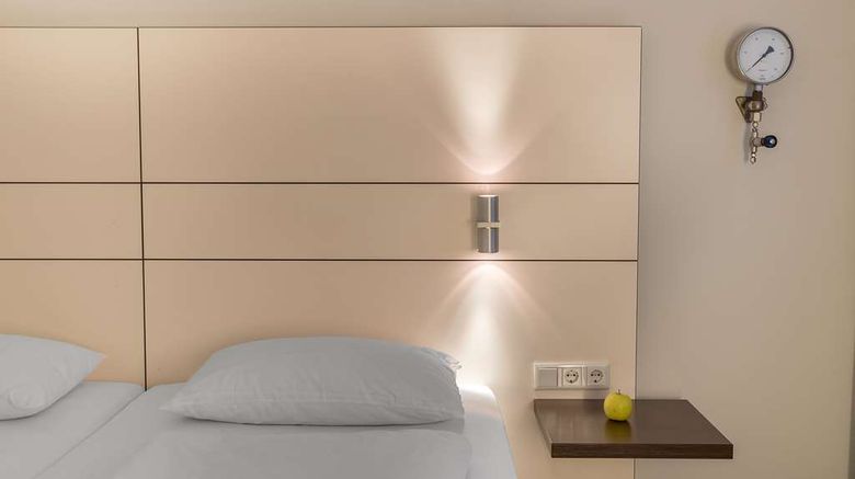 <b>Ferrotel Duisburg Partner of SORAT Hotel Room</b>. Images powered by <a href="https://iceportal.shijigroup.com/" title="IcePortal" target="_blank">IcePortal</a>.