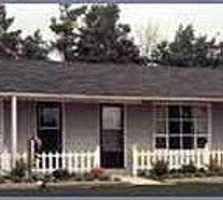Colonial House Motor Inn Exterior