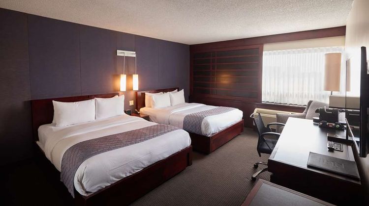 Hotel Ruby Foo's Room