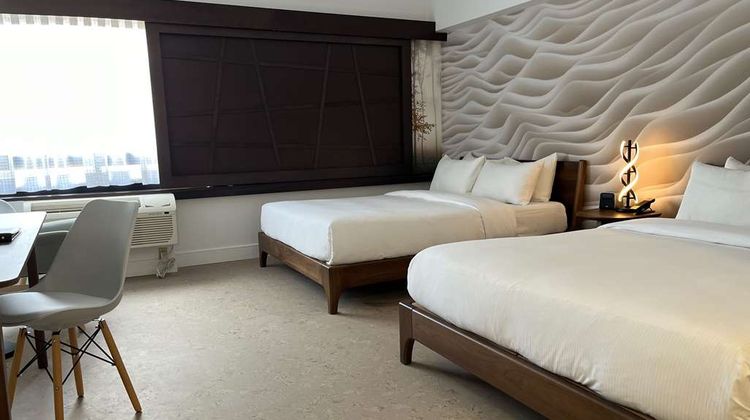 Hotel Ruby Foo's Room