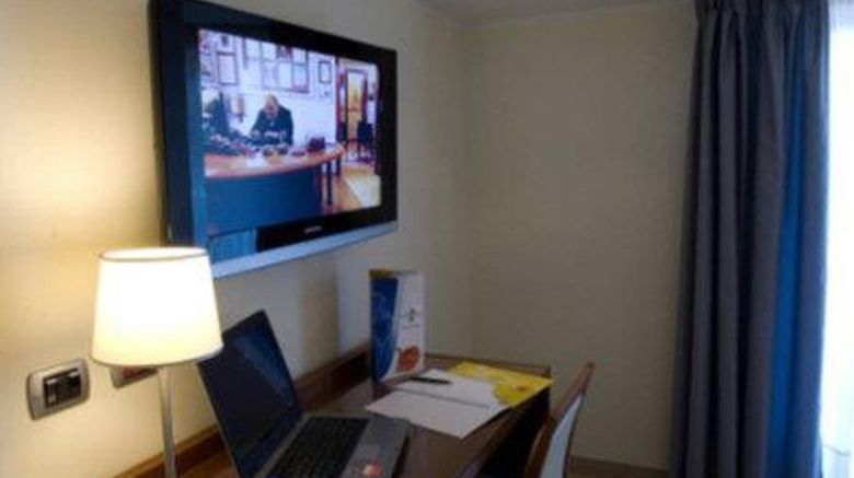 <b>Hotel Olimpico & Resort Room</b>. Images powered by <a href="https://iceportal.shijigroup.com/" title="IcePortal" target="_blank">IcePortal</a>.