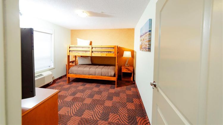 Service Plus Inns & Suites Suite