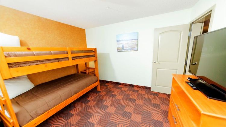 Service Plus Inns & Suites Suite