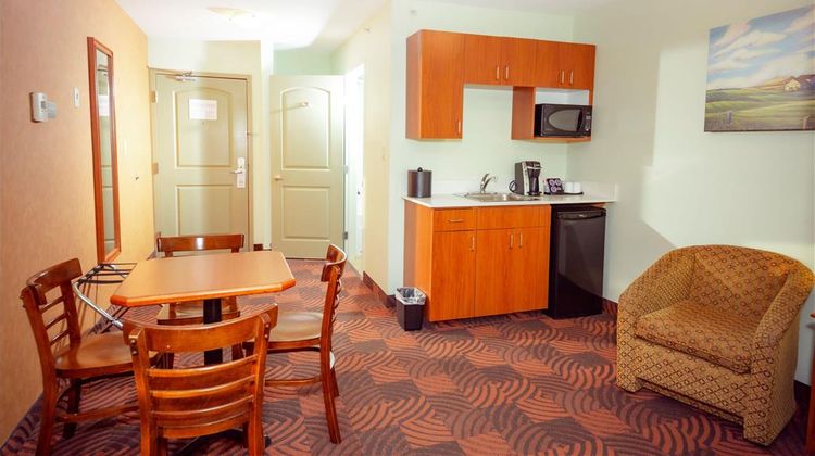 Service Plus Inns & Suites Suite
