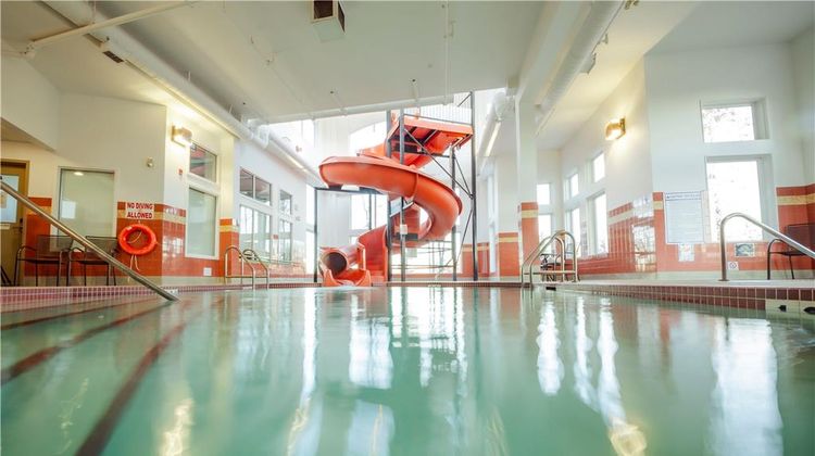 Service Plus Inns & Suites Pool