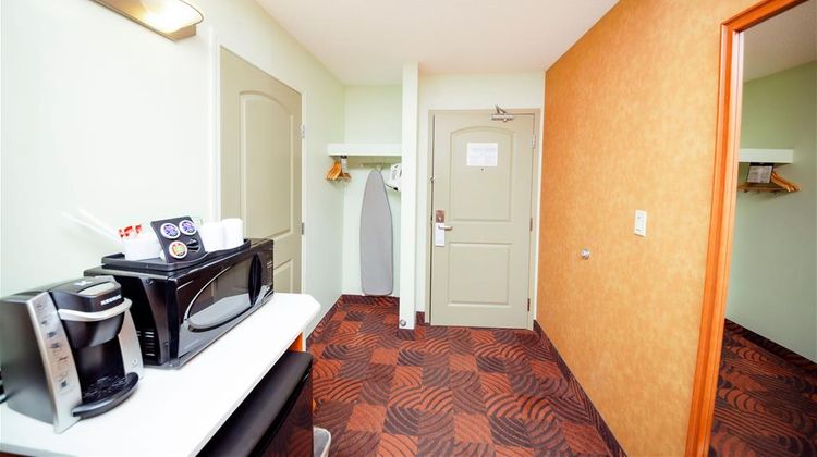 Service Plus Inns & Suites Room