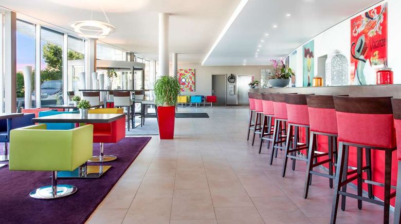 <b>Starling Hotel Lausanne Lobby</b>. Images powered by <a href="https://iceportal.shijigroup.com/" title="IcePortal" target="_blank">IcePortal</a>.
