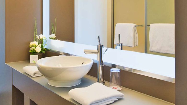 <b>Starling Hotel Lausanne Room</b>. Images powered by <a href="https://iceportal.shijigroup.com/" title="IcePortal" target="_blank">IcePortal</a>.