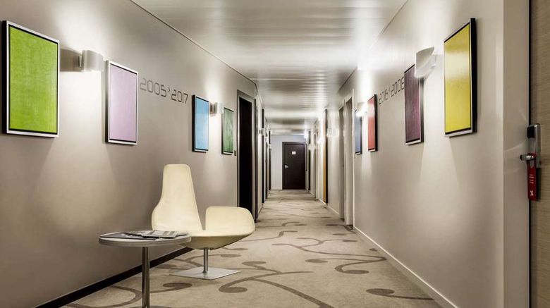 <b>Starling Hotel Lausanne Lobby</b>. Images powered by <a href="https://iceportal.shijigroup.com/" title="IcePortal" target="_blank">IcePortal</a>.
