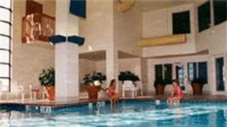 <b>Lees Inn & Suites Muncie Pool</b>. Images powered by <a href="https://iceportal.shijigroup.com/" title="IcePortal" target="_blank">IcePortal</a>.