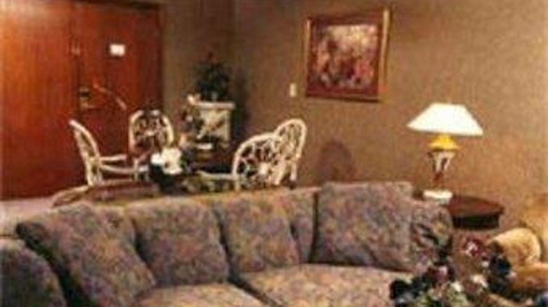 <b>Lees Inn & Suites Muncie Lobby</b>. Images powered by <a href="https://iceportal.shijigroup.com/" title="IcePortal" target="_blank">IcePortal</a>.