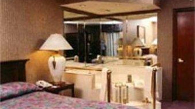 <b>Lees Inn & Suites Muncie Room</b>. Images powered by <a href="https://iceportal.shijigroup.com/" title="IcePortal" target="_blank">IcePortal</a>.