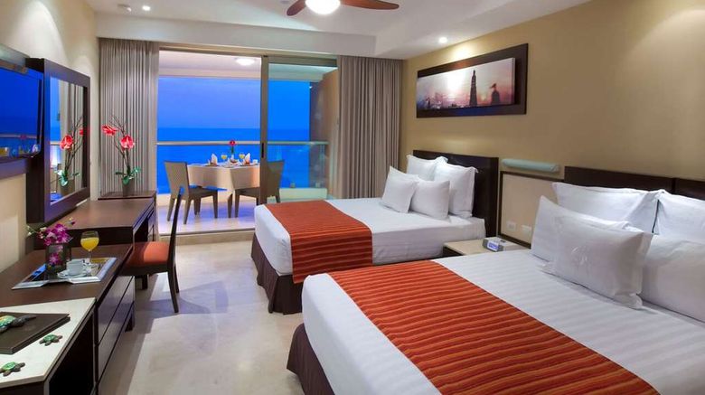 <b>Sunset Plaza Beach Resort & Spa Room</b>. Images powered by <a href="https://iceportal.shijigroup.com/" title="IcePortal" target="_blank">IcePortal</a>.