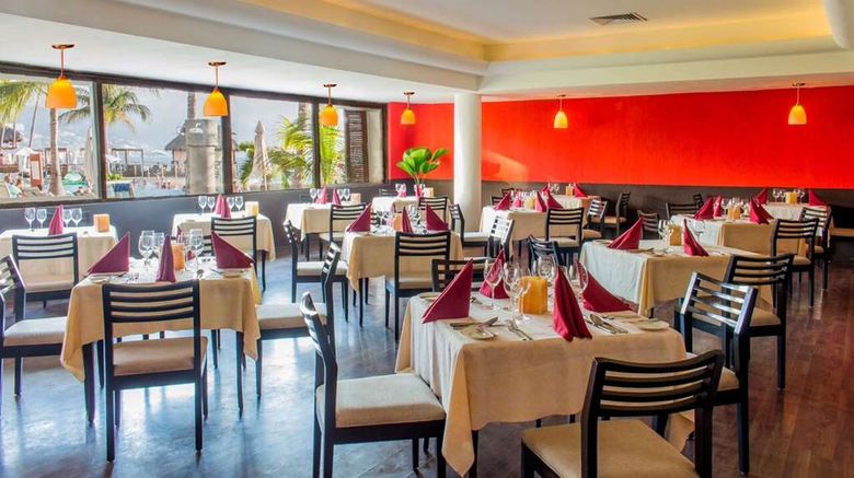 <b>Sunset Plaza Beach Resort & Spa Restaurant</b>. Images powered by <a href="https://iceportal.shijigroup.com/" title="IcePortal" target="_blank">IcePortal</a>.