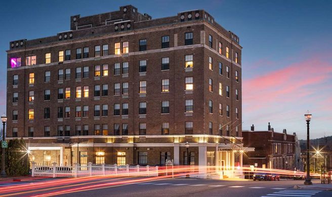 The Landmark Inn Exterior