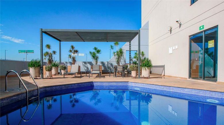 <b>Turotel Pool</b>. Images powered by <a href="https://iceportal.shijigroup.com/" title="IcePortal" target="_blank">IcePortal</a>.