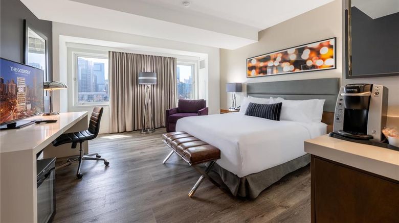 <b>The Godfrey Hotel Chicago Room</b>. Images powered by <a href="https://iceportal.shijigroup.com/" title="IcePortal" target="_blank">IcePortal</a>.