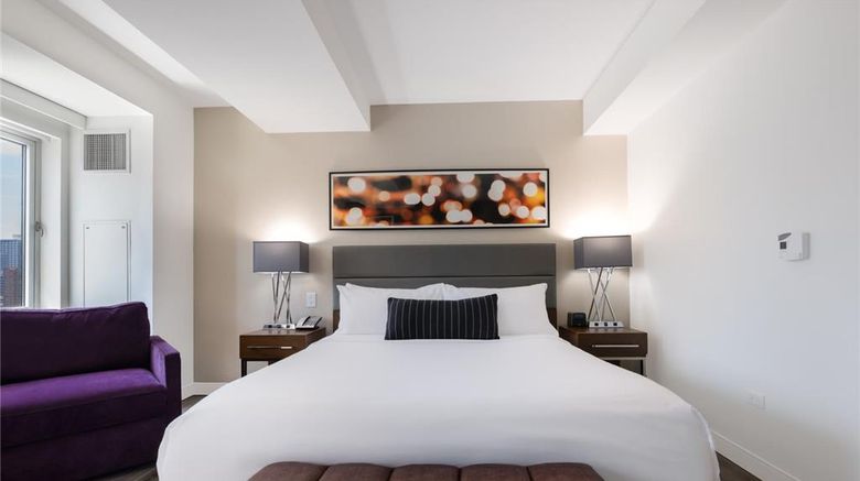 <b>The Godfrey Hotel Chicago Room</b>. Images powered by <a href="https://iceportal.shijigroup.com/" title="IcePortal" target="_blank">IcePortal</a>.