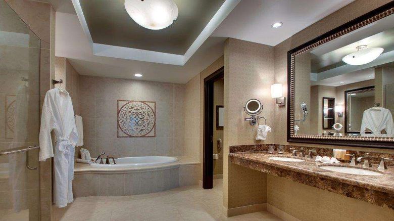 <b>Argosy Hotel and Casino Suite</b>. Images powered by <a href="https://iceportal.shijigroup.com/" title="IcePortal" target="_blank">IcePortal</a>.