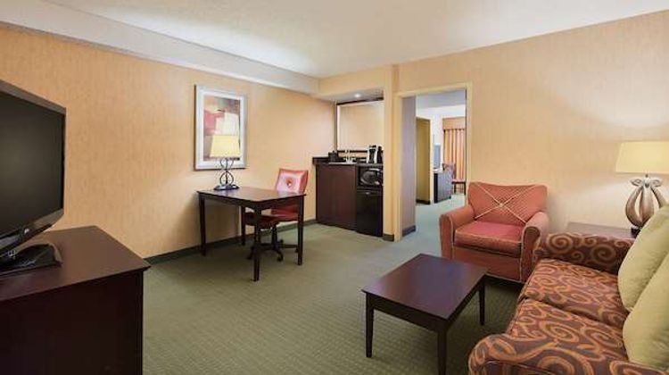 University Plaza Hotel & Convention Cent Suite