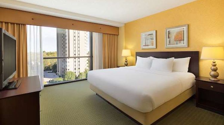 University Plaza Hotel & Convention Cent Suite