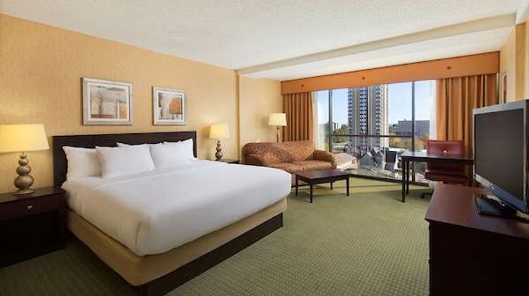 University Plaza Hotel & Convention Cent Room