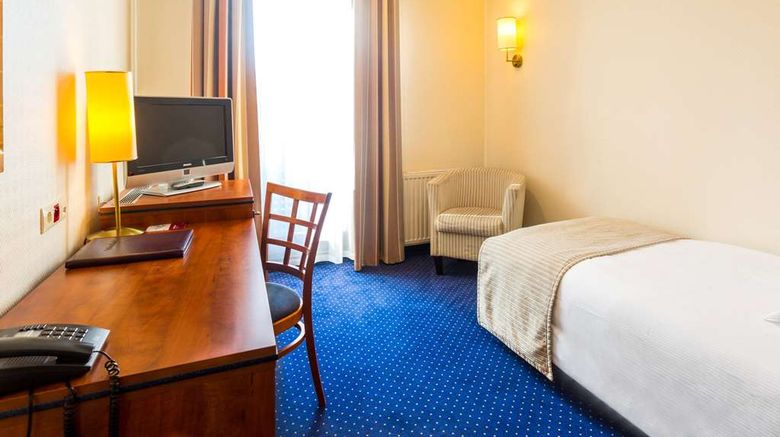 <b>Qubus Hotel Room</b>. Images powered by <a href="https://iceportal.shijigroup.com/" title="IcePortal" target="_blank">IcePortal</a>.