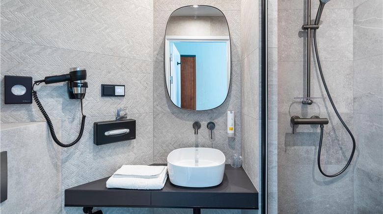 <b>Qubus Hotel Room</b>. Images powered by <a href="https://iceportal.shijigroup.com/" title="IcePortal" target="_blank">IcePortal</a>.