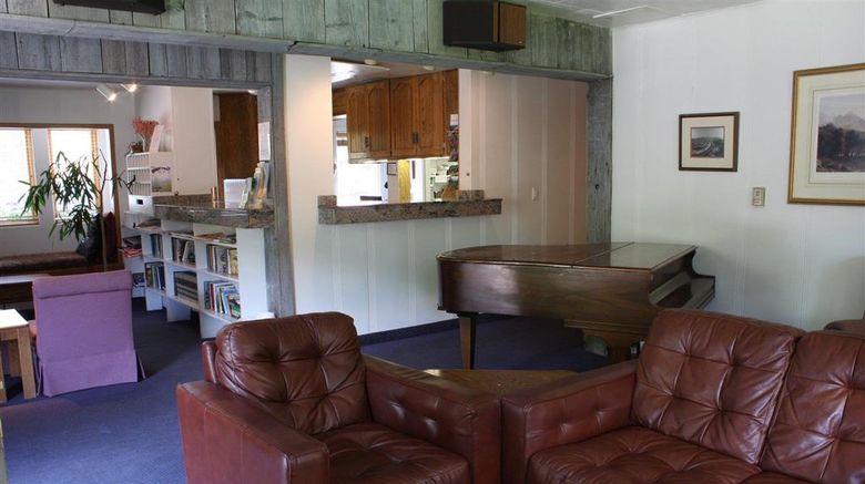<b>The St Moritz Lodge & Condominiums Lobby</b>. Images powered by <a href="https://iceportal.shijigroup.com/" title="IcePortal" target="_blank">IcePortal</a>.