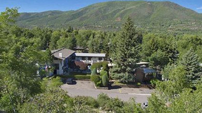 <b>The St Moritz Lodge & Condominiums Exterior</b>. Images powered by <a href="https://iceportal.shijigroup.com/" title="IcePortal" target="_blank">IcePortal</a>.