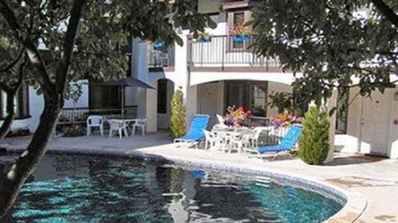<b>The St Moritz Lodge & Condominiums Pool</b>. Images powered by <a href="https://iceportal.shijigroup.com/" title="IcePortal" target="_blank">IcePortal</a>.