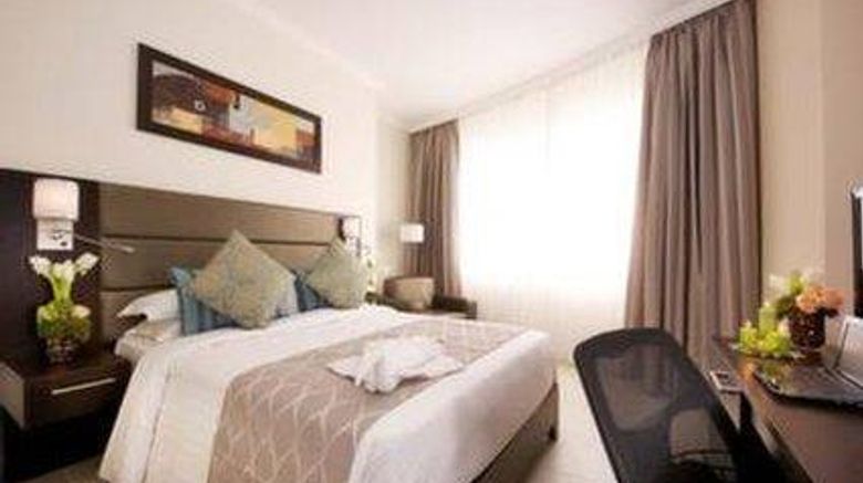 <b>The Royal Riviera Hotel Room</b>. Images powered by <a href="https://iceportal.shijigroup.com/" title="IcePortal" target="_blank">IcePortal</a>.