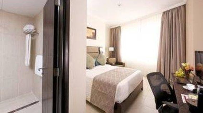 <b>The Royal Riviera Hotel Room</b>. Images powered by <a href="https://iceportal.shijigroup.com/" title="IcePortal" target="_blank">IcePortal</a>.
