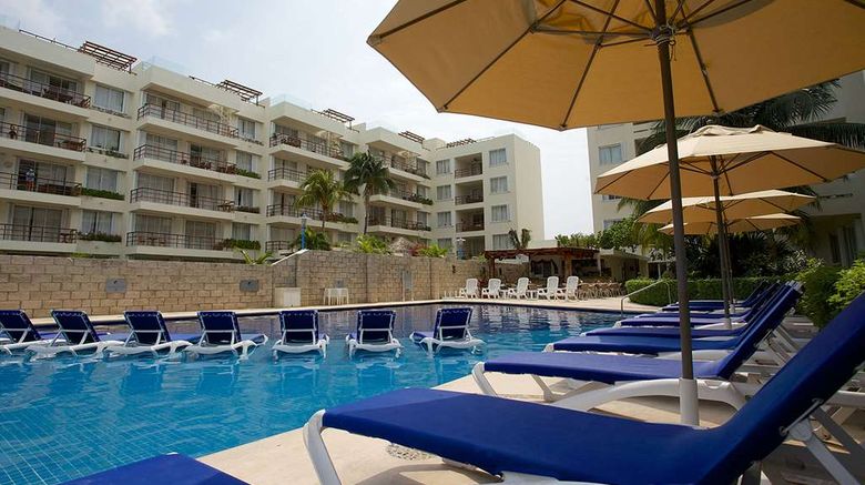 <b>Ixchel Beach Hotel Pool</b>. Images powered by <a href="https://iceportal.shijigroup.com/" title="IcePortal" target="_blank">IcePortal</a>.