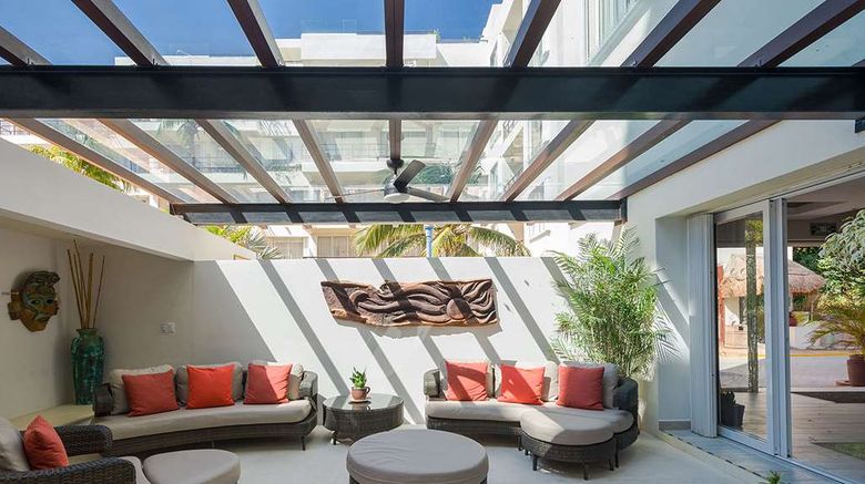 <b>Ixchel Beach Hotel Lobby</b>. Images powered by <a href="https://iceportal.shijigroup.com/" title="IcePortal" target="_blank">IcePortal</a>.
