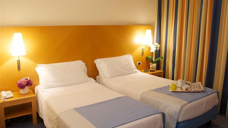 <b>Executive Hotel Room</b>. Images powered by <a href="https://iceportal.shijigroup.com/" title="IcePortal" target="_blank">IcePortal</a>.