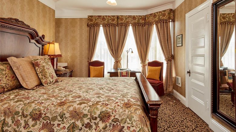<b>Queen Anne Hotel Room</b>. Images powered by <a href="https://iceportal.shijigroup.com/" title="IcePortal" target="_blank">IcePortal</a>.
