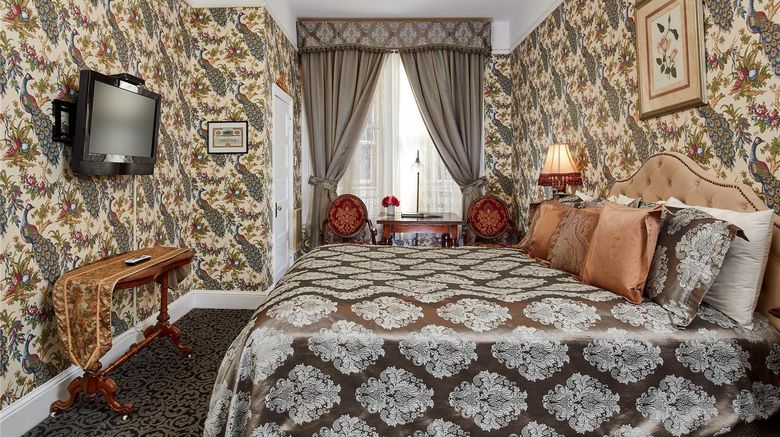 <b>Queen Anne Hotel Room</b>. Images powered by <a href="https://iceportal.shijigroup.com/" title="IcePortal" target="_blank">IcePortal</a>.