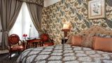 <b>Queen Anne Hotel Room</b>. Images powered by <a href="https://iceportal.shijigroup.com/" title="IcePortal" target="_blank">IcePortal</a>.