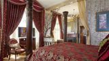 <b>Queen Anne Hotel Room</b>. Images powered by <a href="https://iceportal.shijigroup.com/" title="IcePortal" target="_blank">IcePortal</a>.