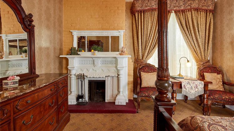 Queen Anne Hotel Room