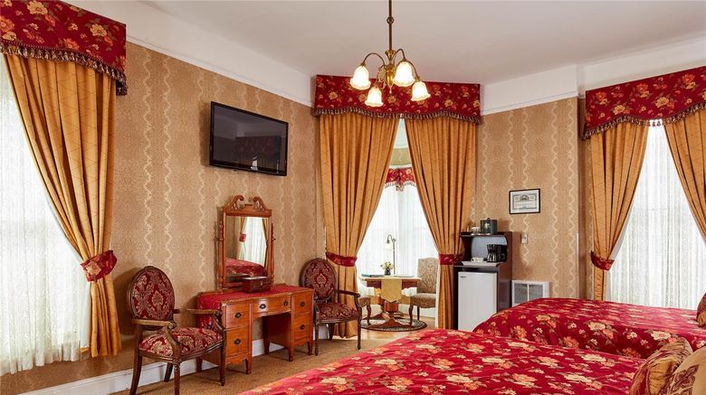 <b>Queen Anne Hotel Room</b>. Images powered by <a href="https://iceportal.shijigroup.com/" title="IcePortal" target="_blank">IcePortal</a>.