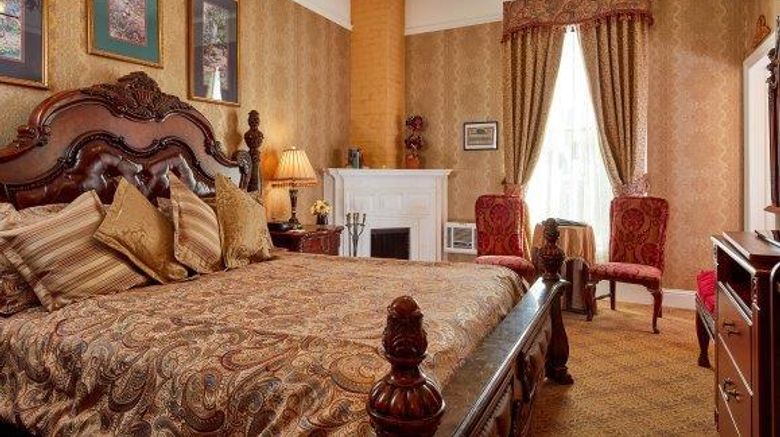 <b>Queen Anne Hotel Room</b>. Images powered by <a href="https://iceportal.shijigroup.com/" title="IcePortal" target="_blank">IcePortal</a>.