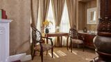 <b>Queen Anne Hotel Room</b>. Images powered by <a href="https://iceportal.shijigroup.com/" title="IcePortal" target="_blank">IcePortal</a>.